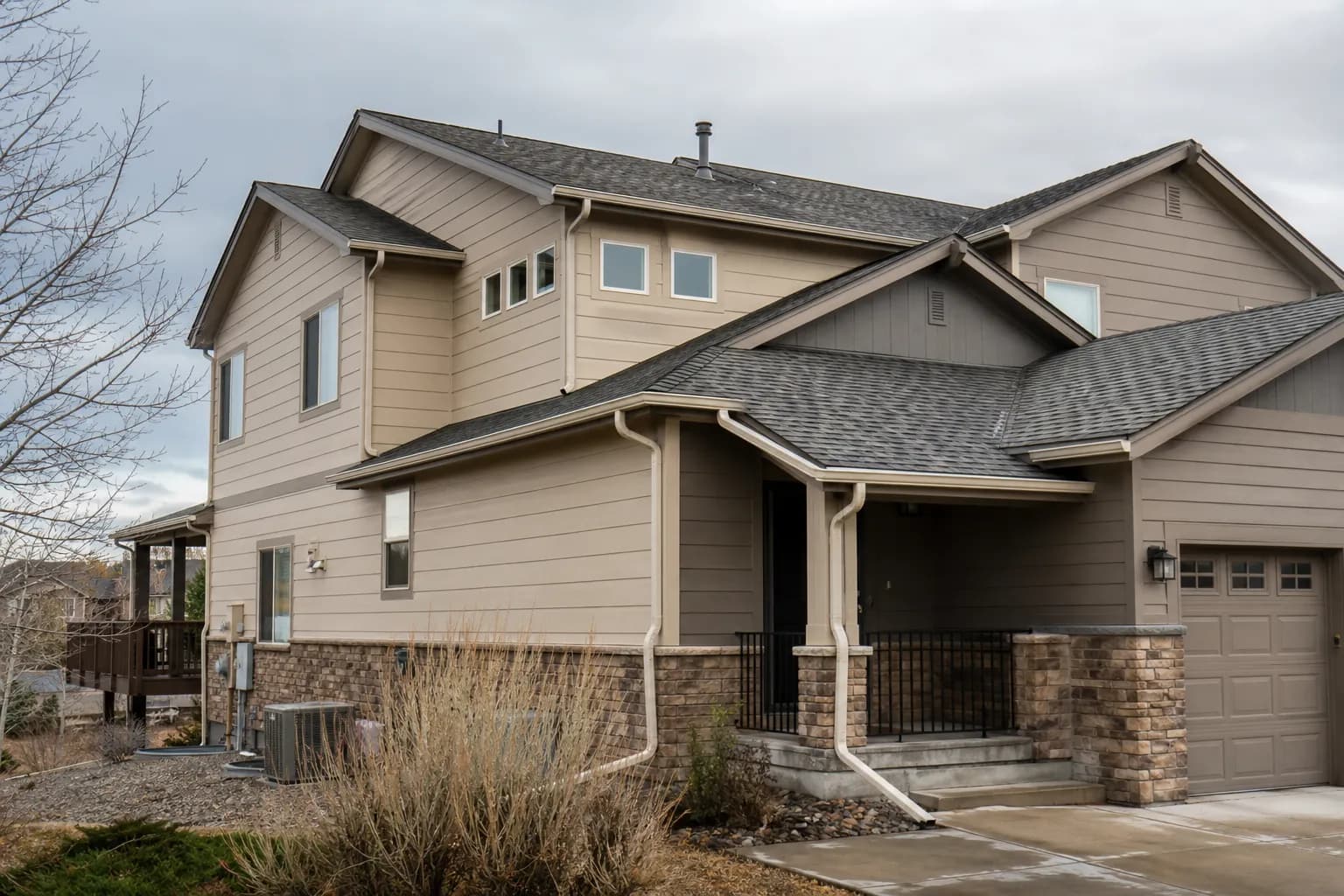 How a Roofing Contractor in Gunbarrel Evaluates Gutter Service, Downspout Placement, and Roof Drainage on Multi-Level Homes