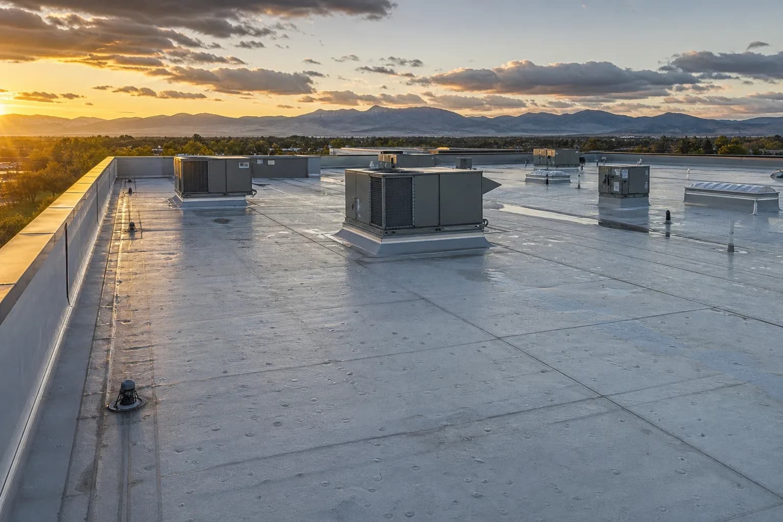 How Aurora, CO Climate Impacts Commercial Low-Sloped Roofing